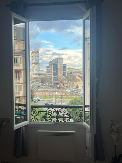 Appartement Metro 14 Et Le Metro 7 A 7 Minutes A Pied Emplacement Strategique Parking Gratuit