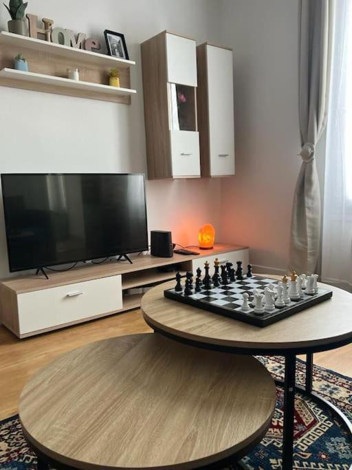 Metro 14 Et Le Metro 7 A 7 Minutes A Pied Emplacement Strategique Parking Gratuit Appartement