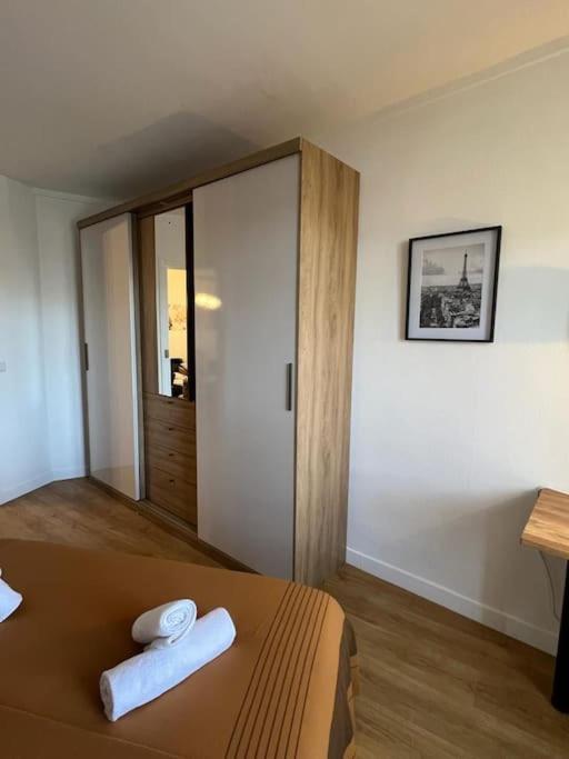 Appartement Metro 14 Et Le Metro 7 A 7 Minutes A Pied Emplacement Strategique Parking Gratuit *